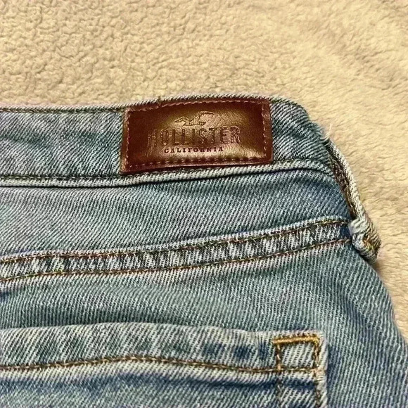 Hollister Vintage Stretch Ultra High Rise Mom  Jeans Size 28 x 27 Light Wash - Picture 4 of 5